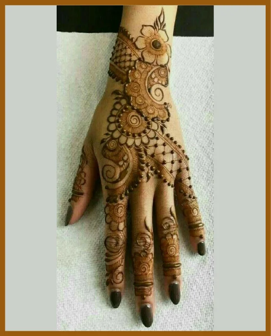 Aesthetic Back Hand Bracelet Style Design With Floral Ends Asthetic Back Hand Mehndi Design